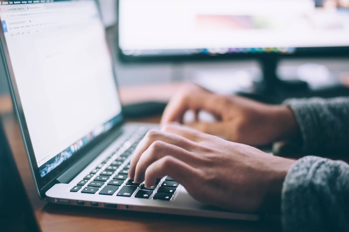Organised monthly bookkeeping for UAE businesses